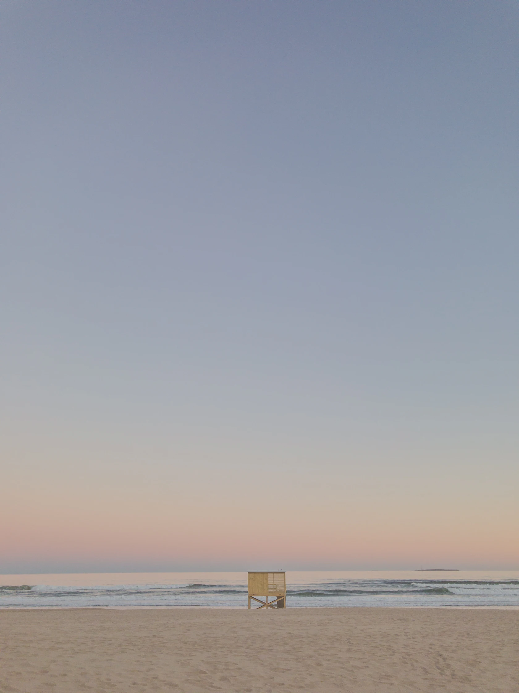 Rivage dans la lumière du soir